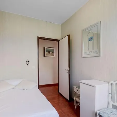 Host4u - Gardoncino With Pool And Beautiful Garden On Of Garda Lejlighed *